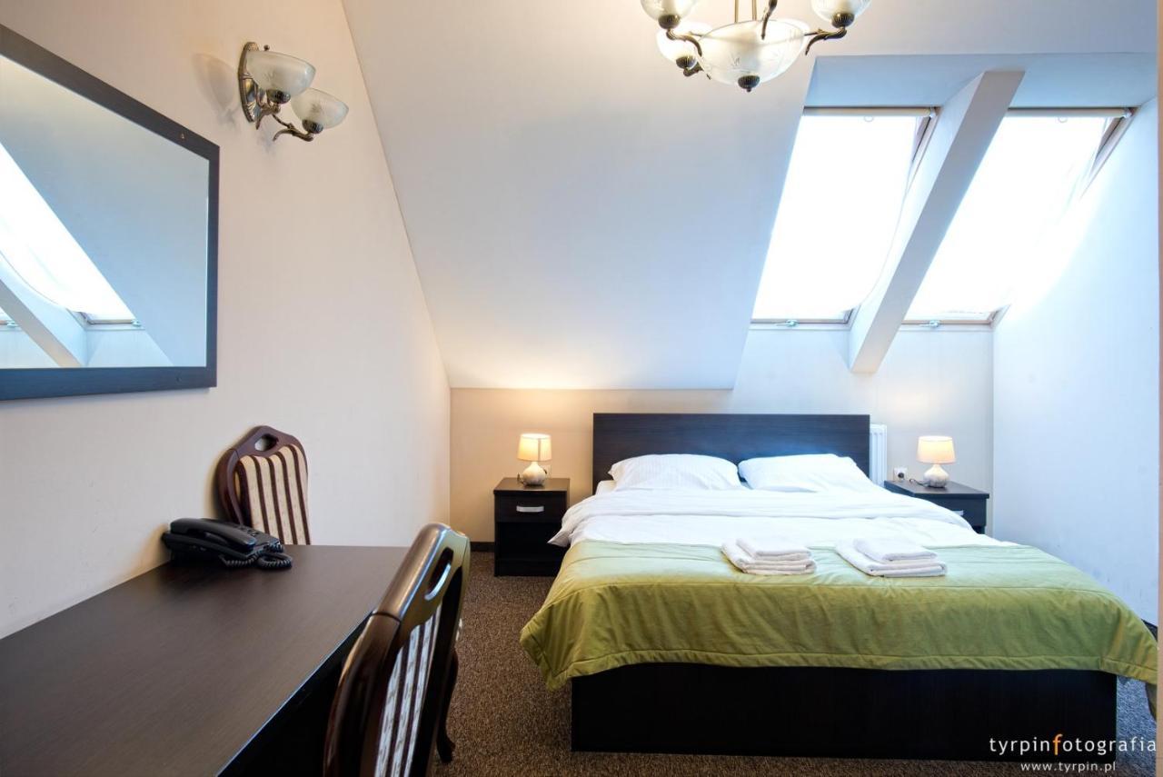 Hotel Millenium Gora Motyczna Экстерьер фото