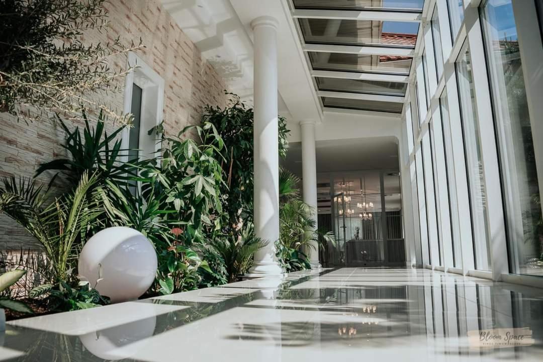 Hotel Millenium Gora Motyczna Экстерьер фото