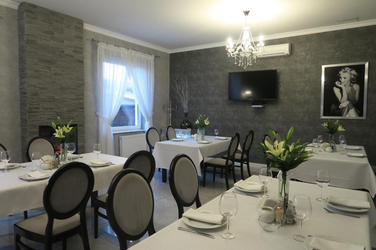 Hotel Millenium Gora Motyczna Экстерьер фото