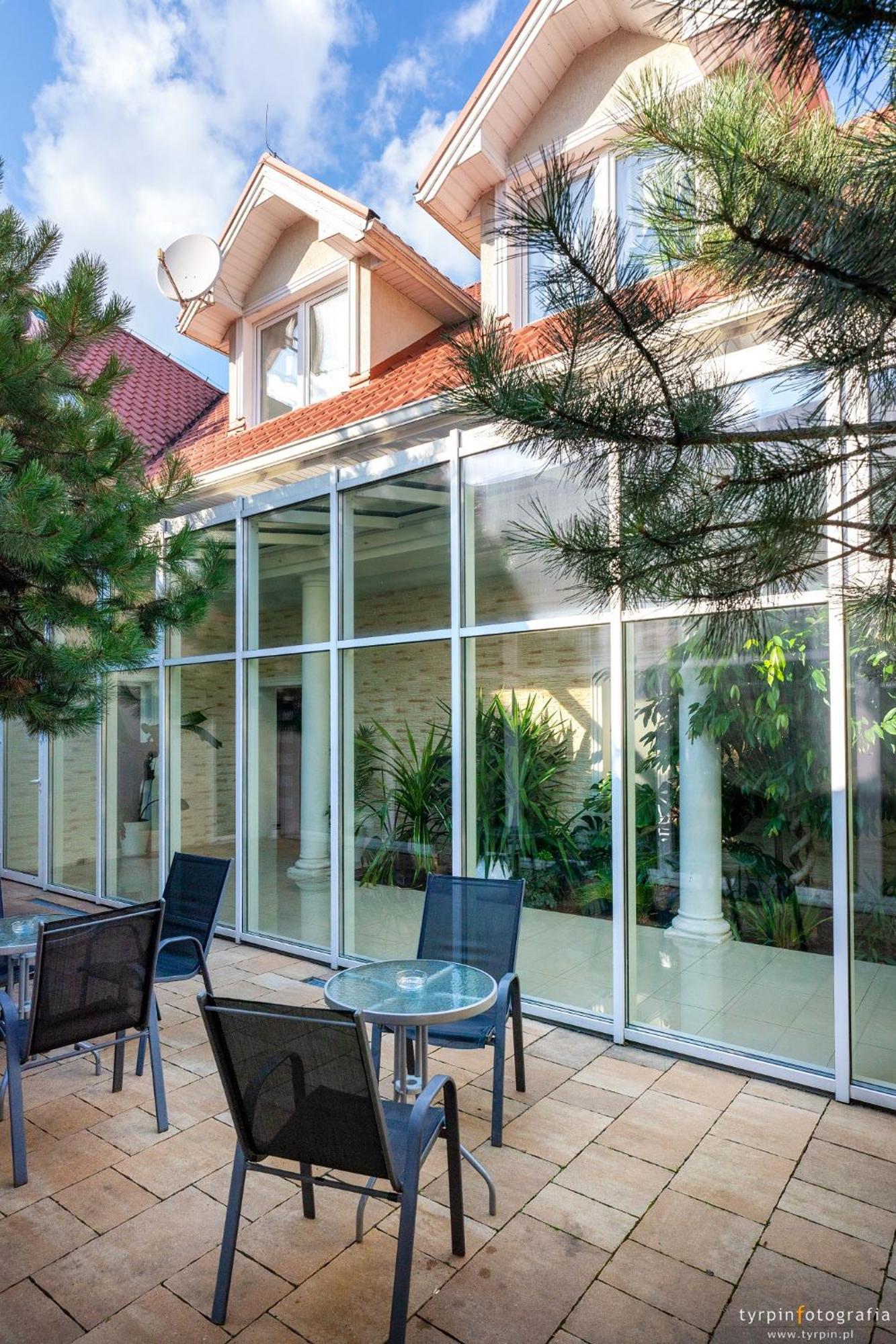 Hotel Millenium Gora Motyczna Экстерьер фото