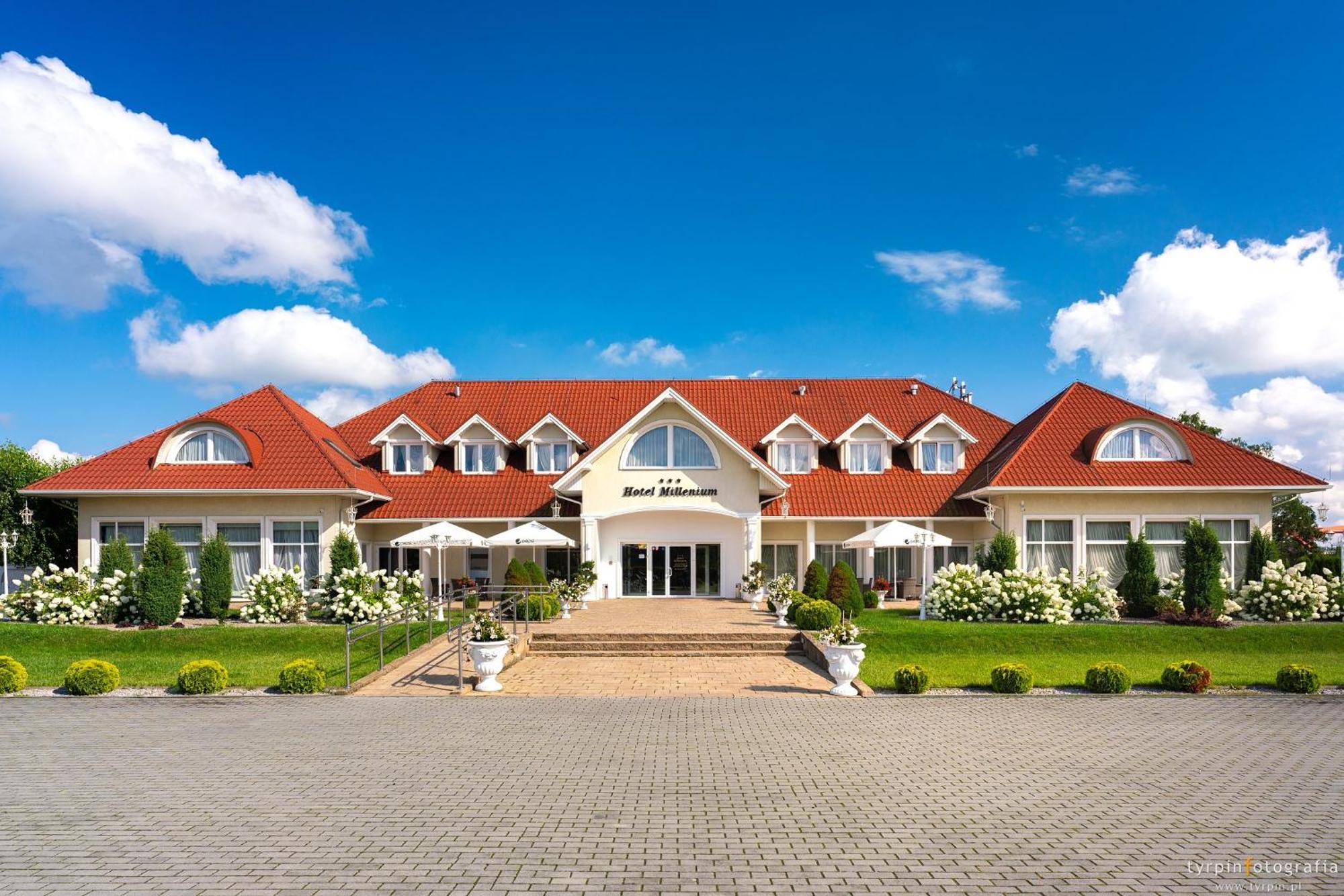 Hotel Millenium Gora Motyczna Экстерьер фото