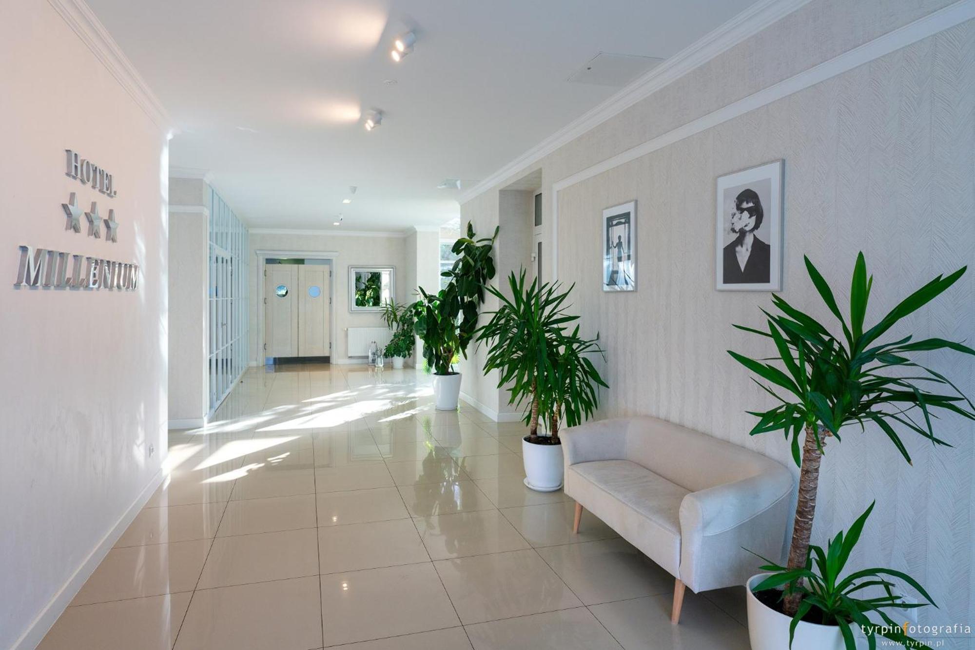 Hotel Millenium Gora Motyczna Экстерьер фото