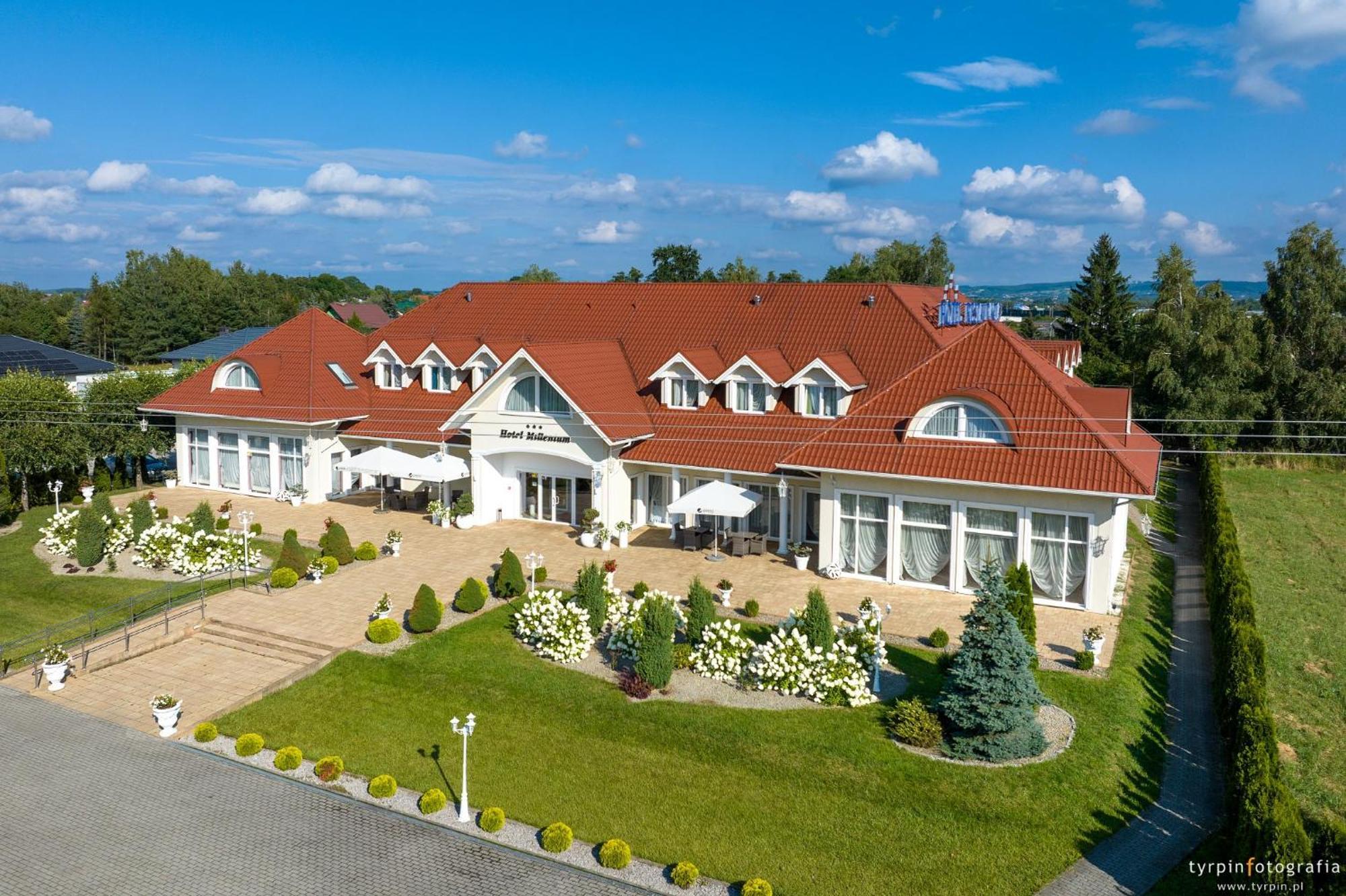 Hotel Millenium Gora Motyczna Экстерьер фото