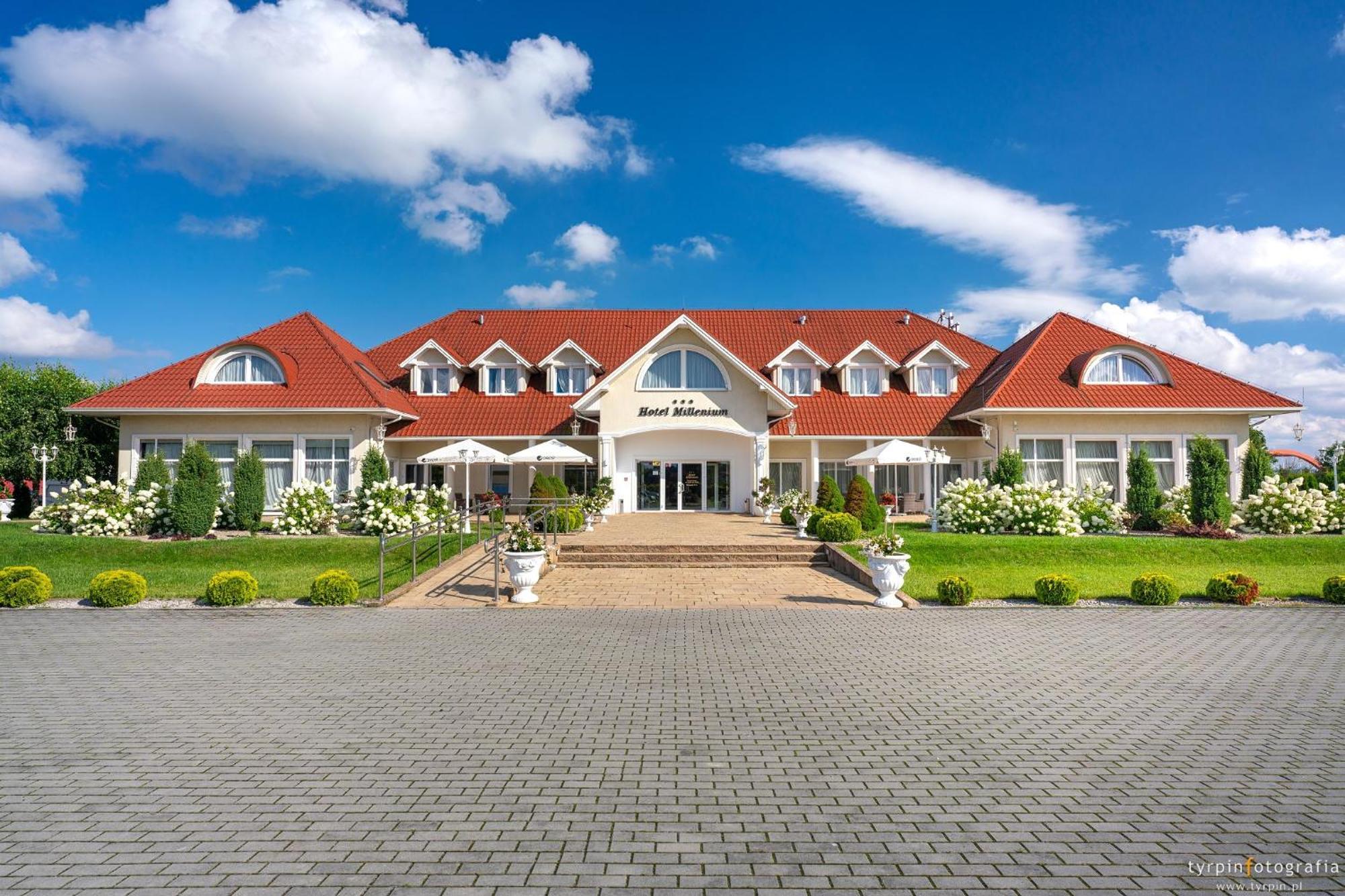 Hotel Millenium Gora Motyczna Экстерьер фото