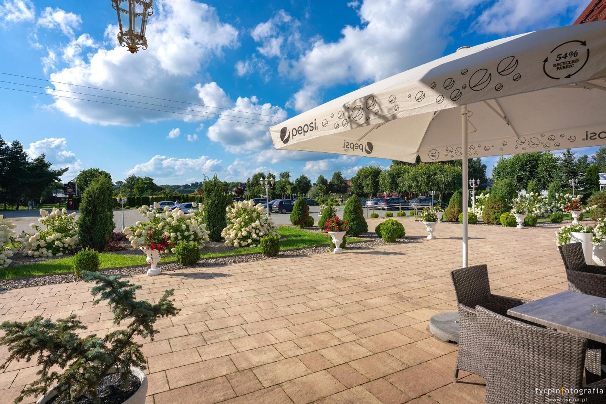 Hotel Millenium Gora Motyczna Экстерьер фото